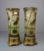 PAAR JUGENDSTILVASEN MIT LANDSCHAFTSMOTIV UND METALLMONTUREN / pair of art nouveau vases with