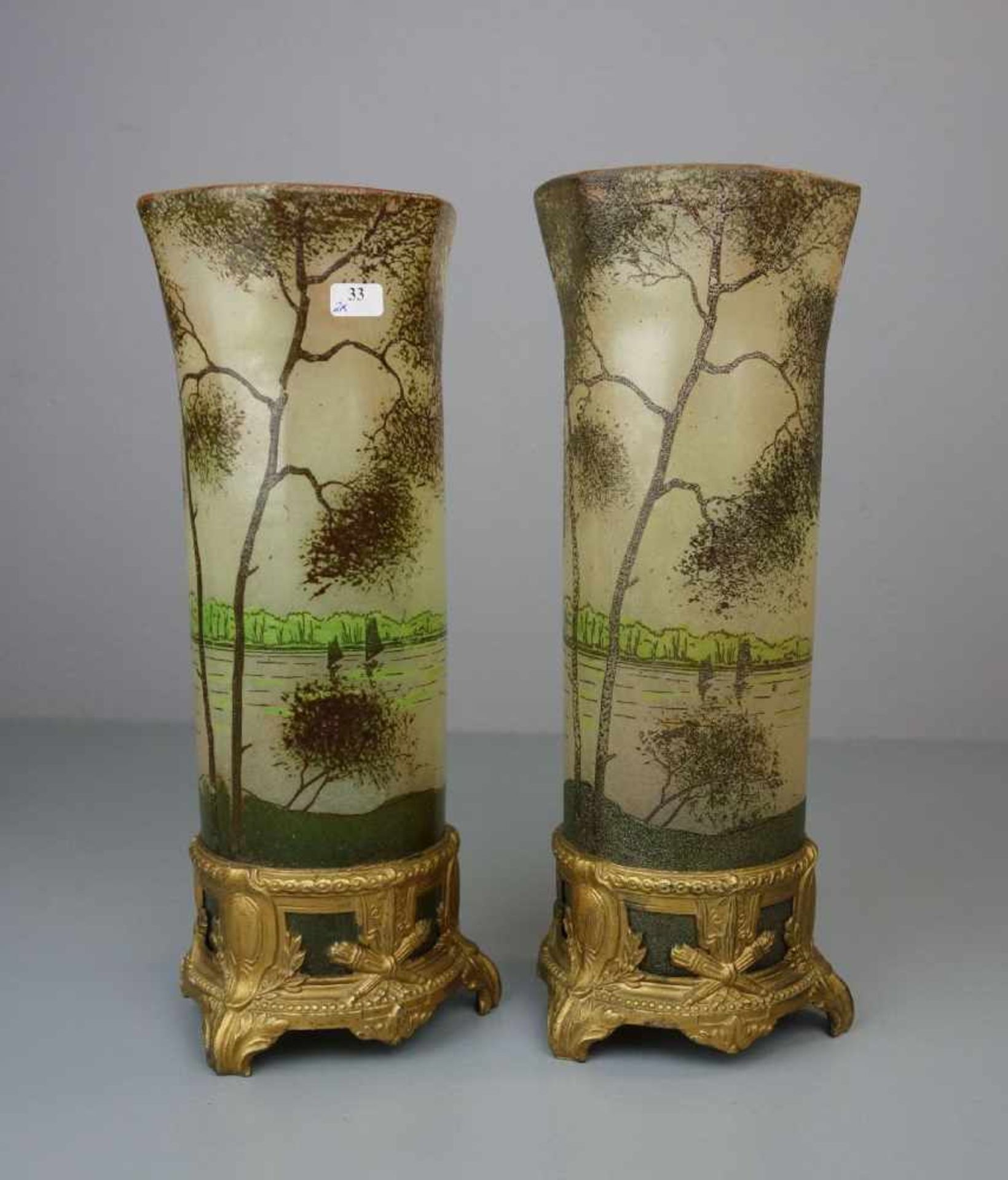 PAAR JUGENDSTILVASEN MIT LANDSCHAFTSMOTIV UND METALLMONTUREN / pair of art nouveau vases with
