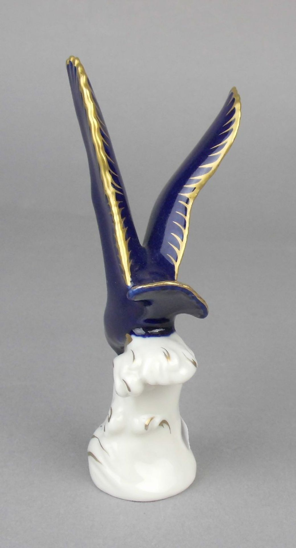 PORZELLANFIGUR / porcelain figure: "Möwe", Manufaktur Rudolf Kämmer in Volkstedt, Marke seit 1953. - Bild 3 aus 4