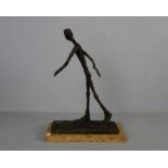 nach GIACOMETTI, ALBERTO (Borgonova 1901-1966 Chur), Skulptur / sculpture: "Schreitender Mann",
