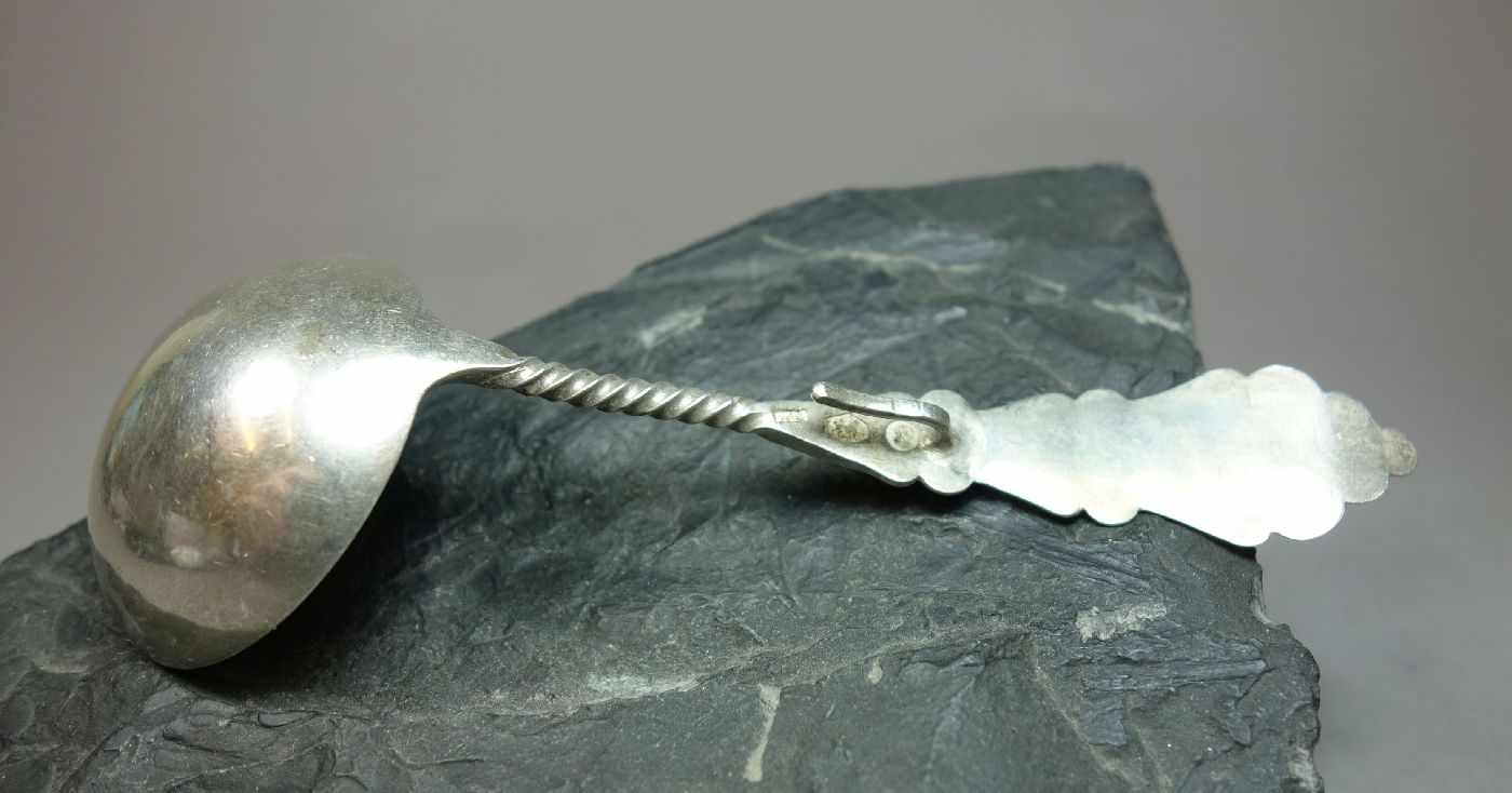SAHNELÖFFEL / cream spoon, Niederlande, 20. Jh., 833er Silber (18 Gramm), wohl Leeuwarden, - Bild 3 aus 4