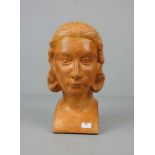 BILDHAUER DES 20./ 21. JH., Skulptur / sculpture: Porträtbüste einer jungen Frau, Terrakotta,