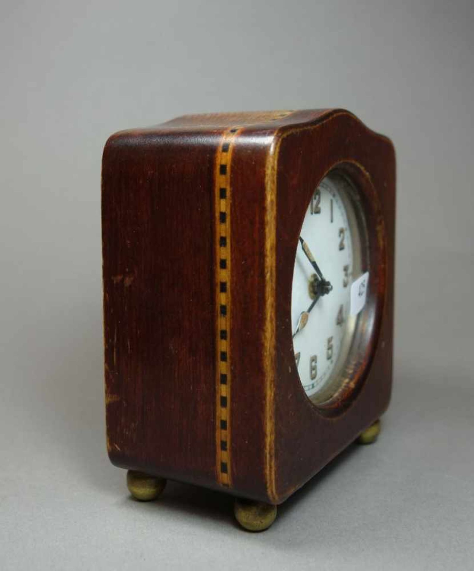 WECKER / KLEINE TISCHUHR MIT WECKFUNKTION / alarm clock, 1. H. 20. Jh., England, mahagonifarben - Image 2 of 4