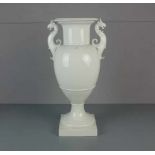 GROSSE VASE in Amphorenform, sog. Französische Vase nach einem Entwurf von Karl Friedrich