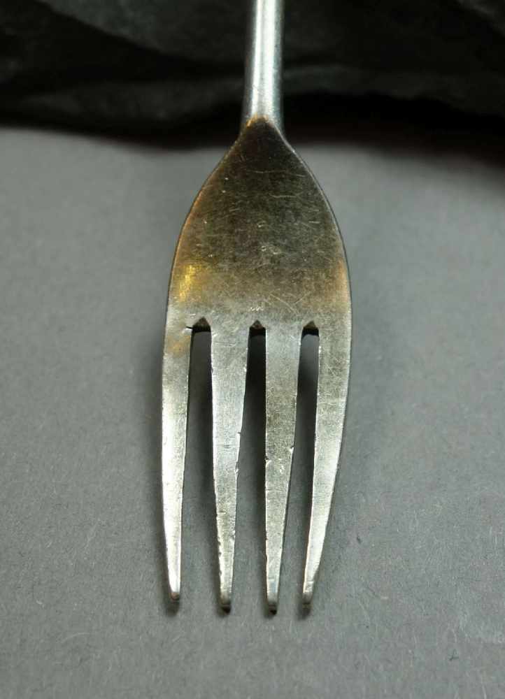 KLEINE GABEL / VORLEGEGABEL / serving fork, Russland, wohl um 1800, 84 Zolotniki (875er Silber, 12 - Bild 2 aus 4