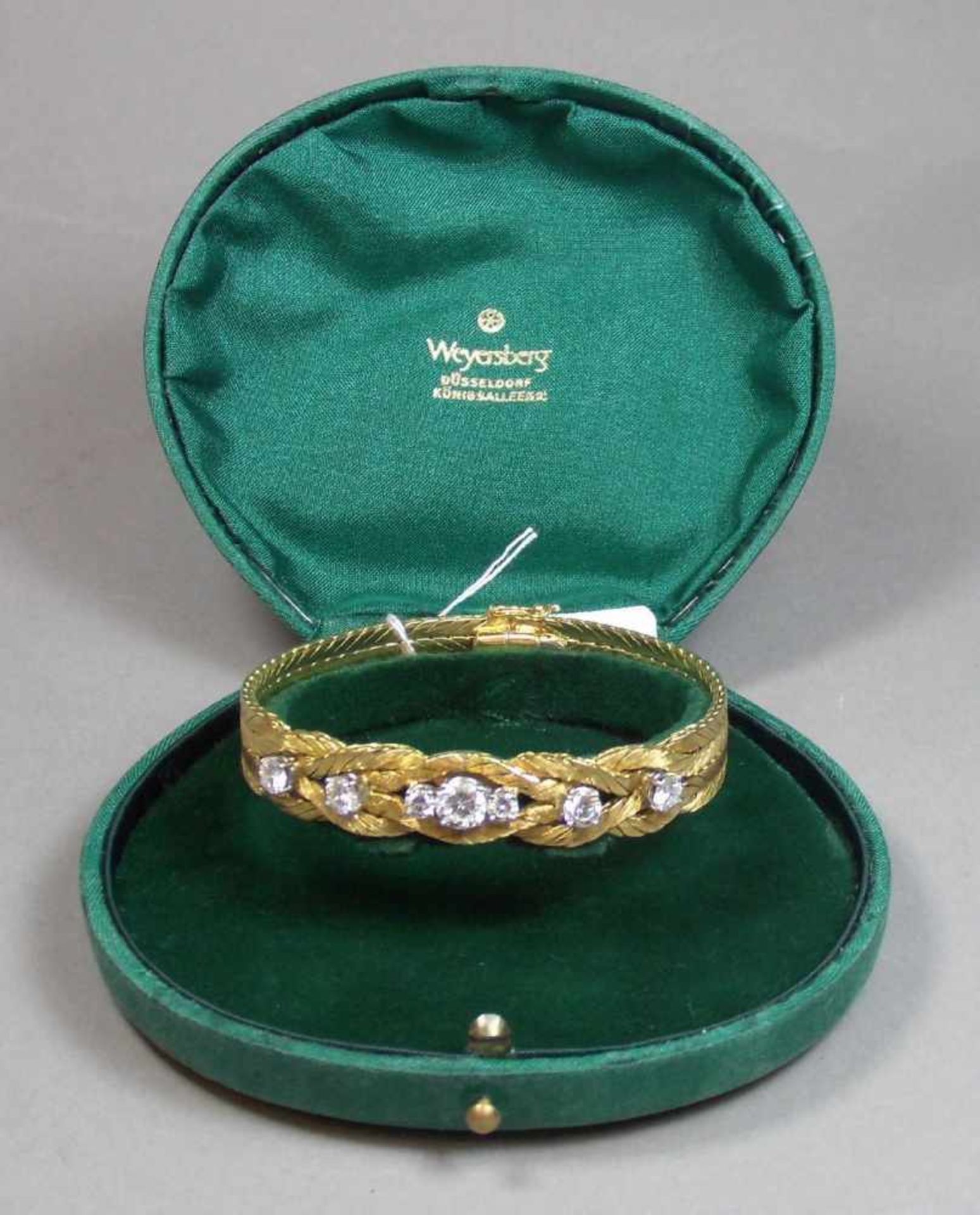 ARMBAND / bracelet, 750er Gold (38,4 g), gearbeitet in vier geflochtenen Strängen und besetzt mit - Bild 4 aus 7