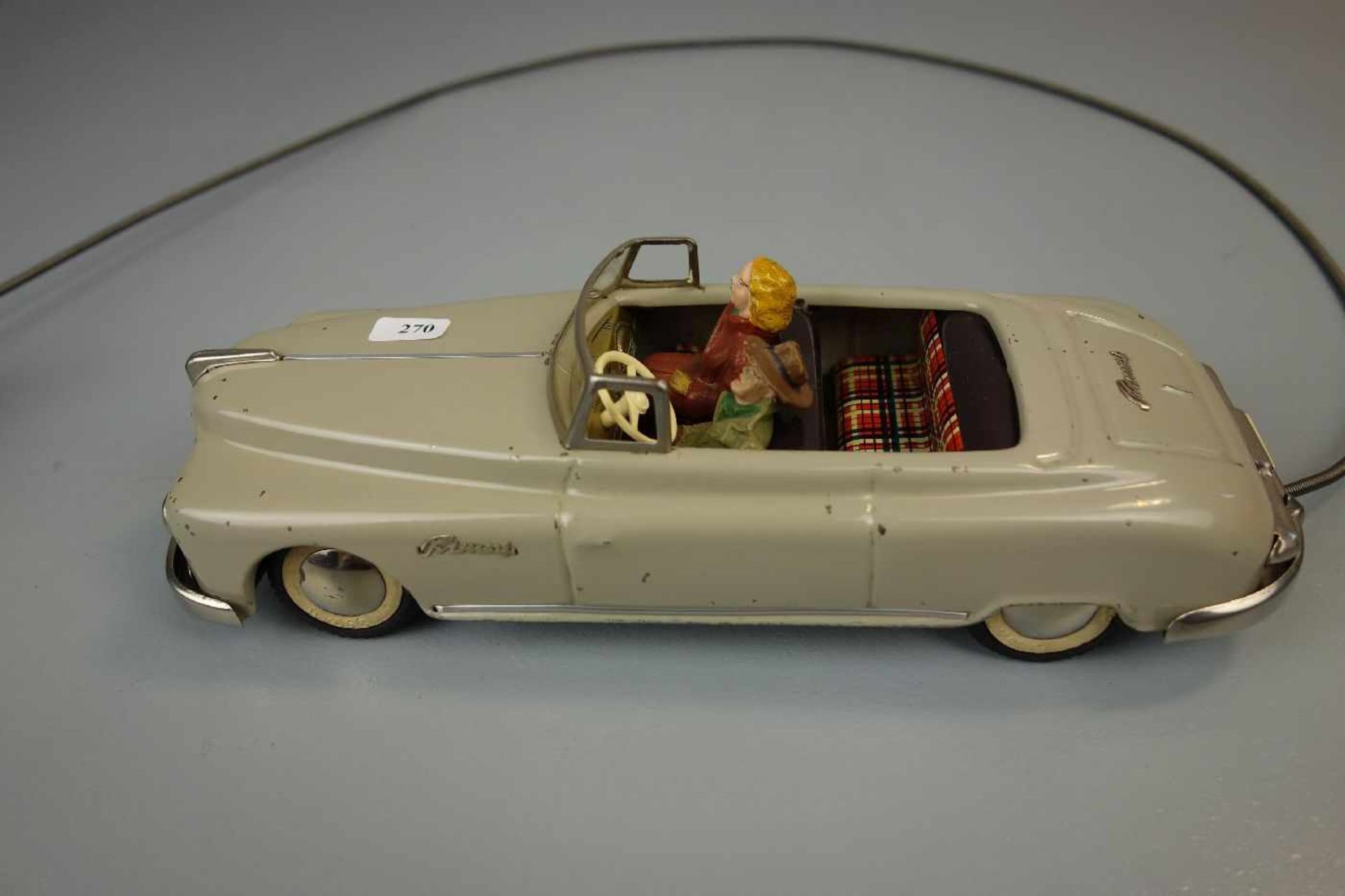 BLECHAUTO MIT FERNBEDIENUNG / MECHANISCHES SPIELZEUG / tin toy car, Kurbelantrieb, Manufaktur - Bild 2 aus 7