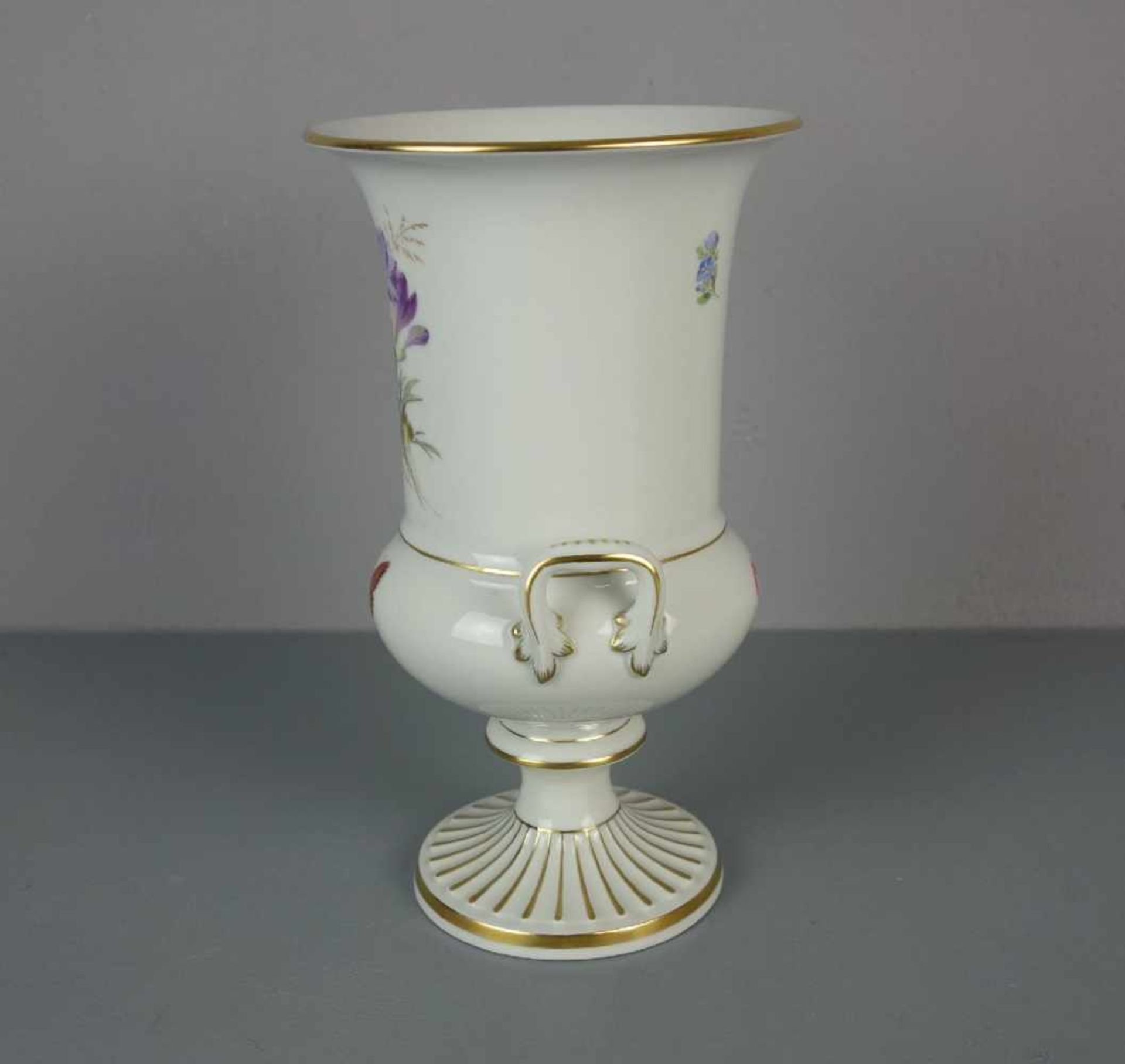 VASE, Porzellan, Manufaktur Meissen, unterglasurblaue Schwertermarke, Marke seit 1934 (1. Wahl) - Bild 2 aus 4