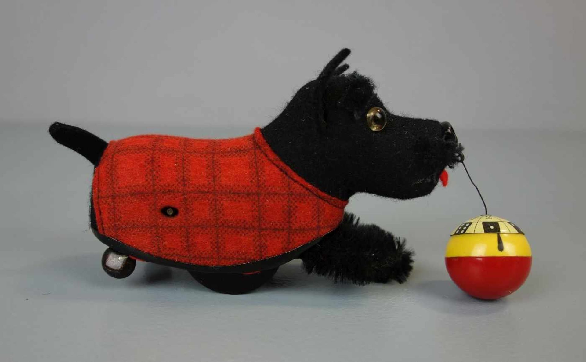 BLECHSPIELZEUG: SCHUCO TIPPY 990 / GLÜCKSHUND / TERRIER / tin toy dog, Mitte 20. Jh., Manufaktur - Bild 4 aus 5