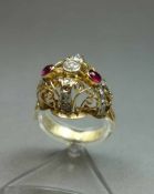 EXCLUSIVER RING, 750er Gelbgold (4,9 g), durchbrochen gearbeitet, zentral mit einem Brillanten von