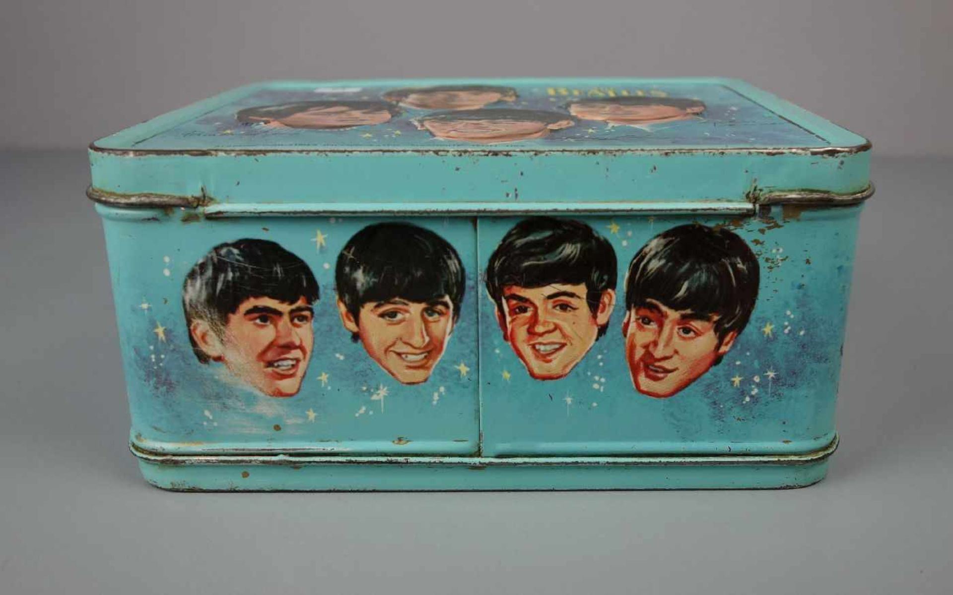 THE BEATLES MERCHANDISE / MEMORABILIA: BROTDOSE / LUNCHBOX, 1965, Blech, polychrom staffiert, Dose - Bild 6 aus 7