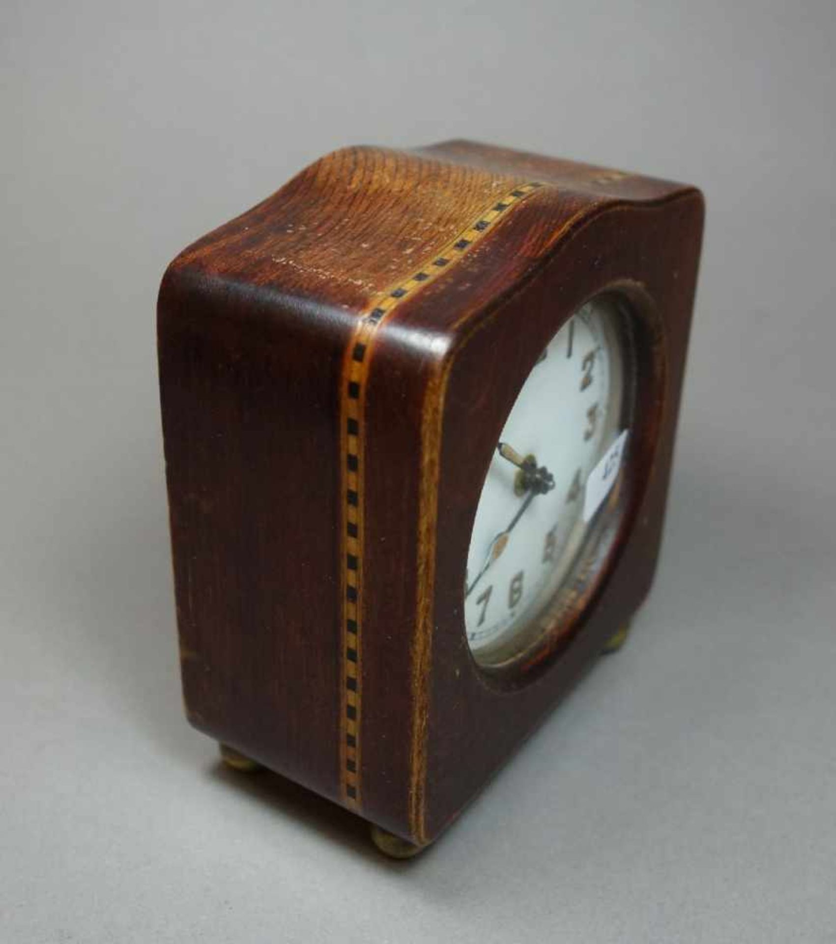 WECKER / KLEINE TISCHUHR MIT WECKFUNKTION / alarm clock, 1. H. 20. Jh., England, mahagonifarben - Image 3 of 4