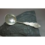 SAHNELÖFFEL / cream spoon, Niederlande, 20. Jh., 833er Silber (18 Gramm), wohl Leeuwarden,