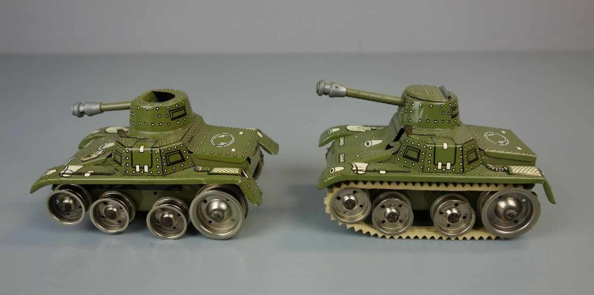 KONVOLUT VON 4 GAMA TANKS / BLECH-PANZER / BLECHSPIELZEUG / tin toys - four tanks. 1) Gama-Tank, T- - Bild 2 aus 10