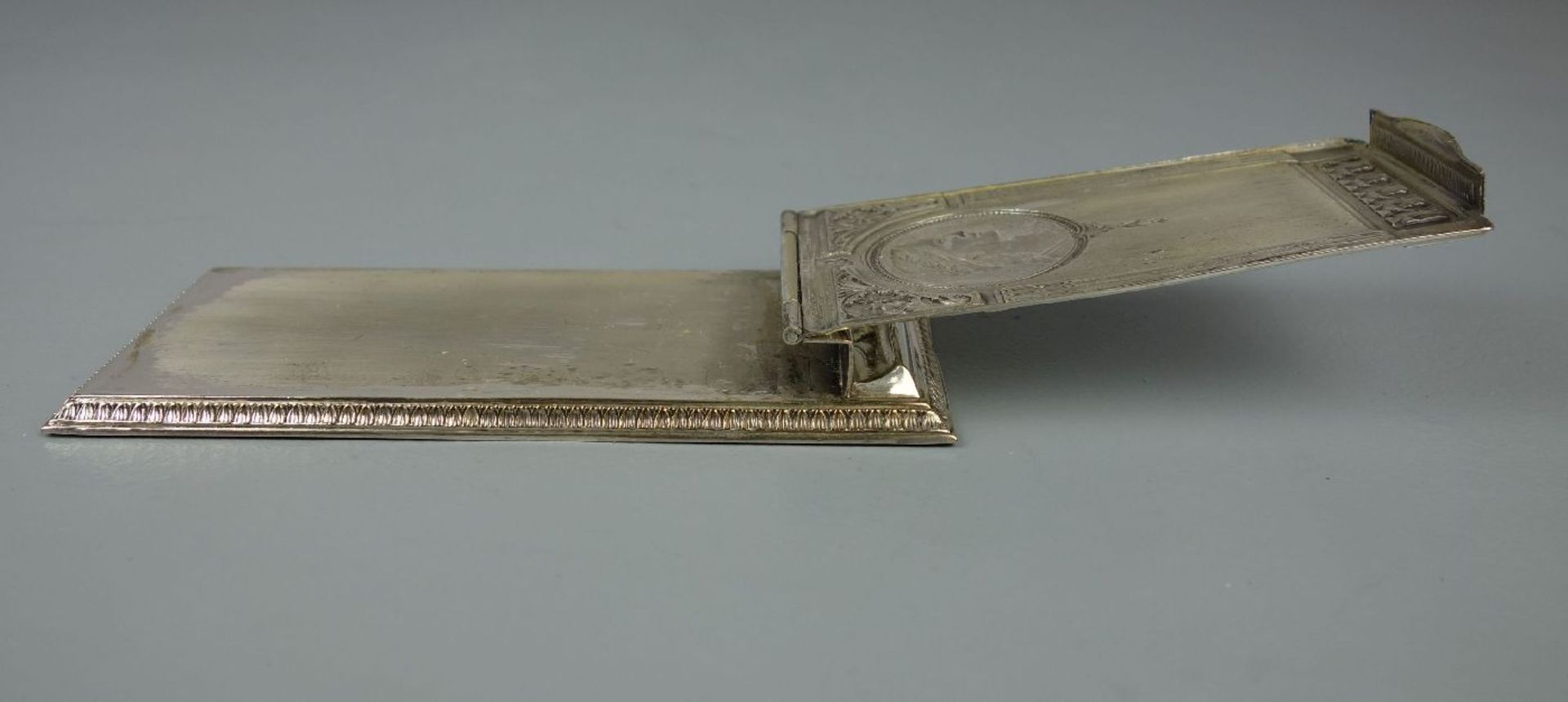 NOTIZBLOCK - HALTER / TANZKARTE / notepad holder, versilbertes Metall, um 1900. Rückseite - Bild 4 aus 5