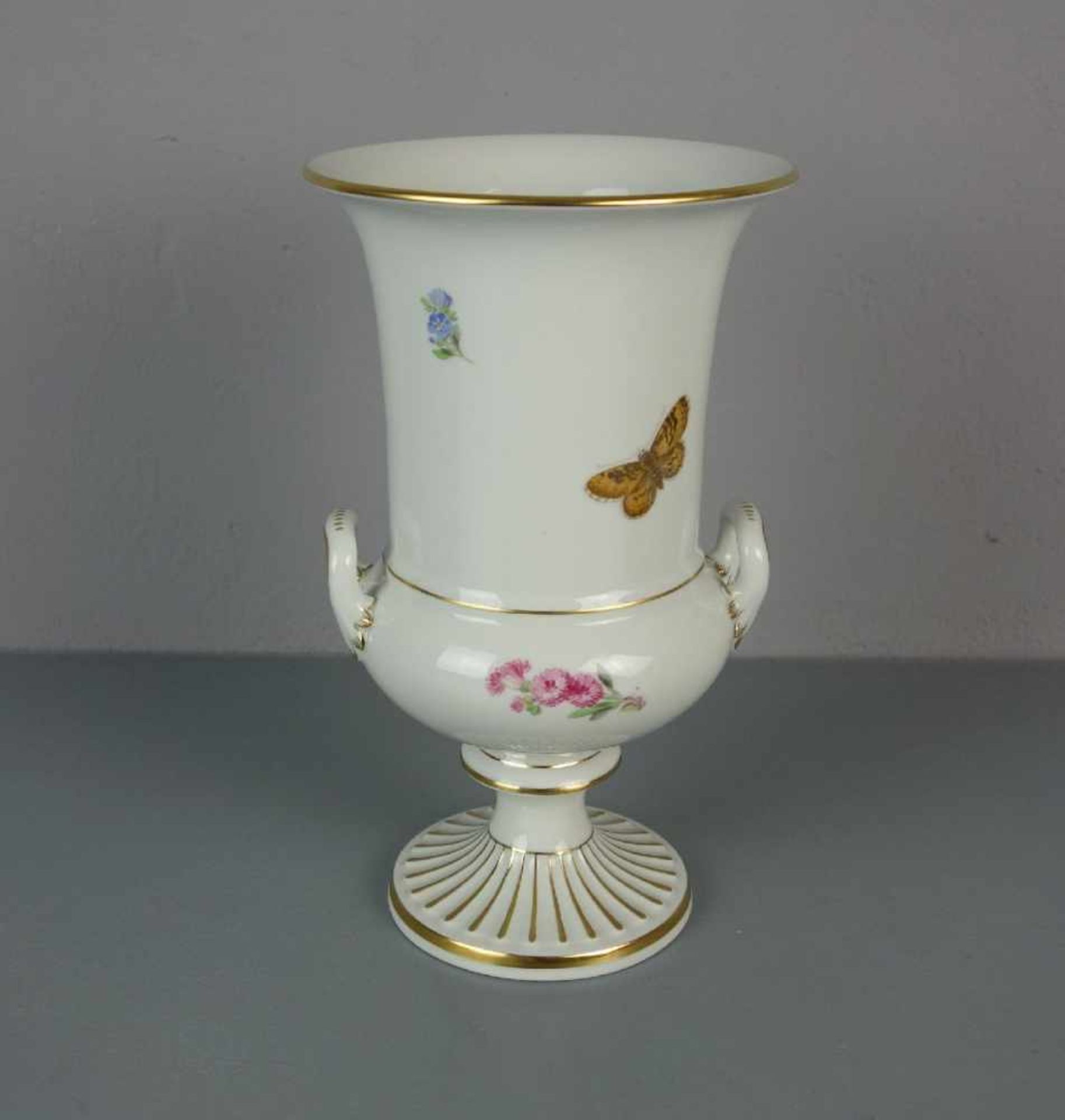 VASE, Porzellan, Manufaktur Meissen, unterglasurblaue Schwertermarke, Marke seit 1934 (1. Wahl) - Bild 3 aus 4