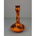 VASE, signiert RICHARD, LOETZ Wwe., KLOSTERMÜHLE, Österreich, um 1925. Farbloses Glas, orange