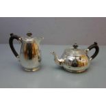 MILCHKÄNNCHEN UND TEEKANNE / creamer and small tea pot, Sterlingsilber (insgesamt 510 g), London,