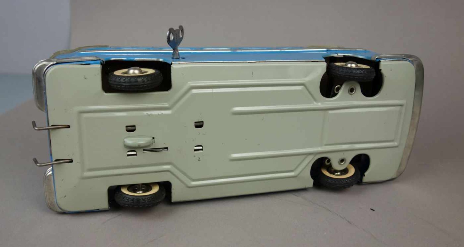 BLECHSPIELZEUG FAHRZEUG: SETRA REISEBUS / BUS / tin toy bus, um 1960, Blech und Plastik, farbig - Bild 8 aus 8