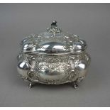 ZUCKERDOSE / BISKUITDOSE / DECKELDOSE / silver sugarbox, 800er Silber (516 g), gepunzt mit Halbmond,