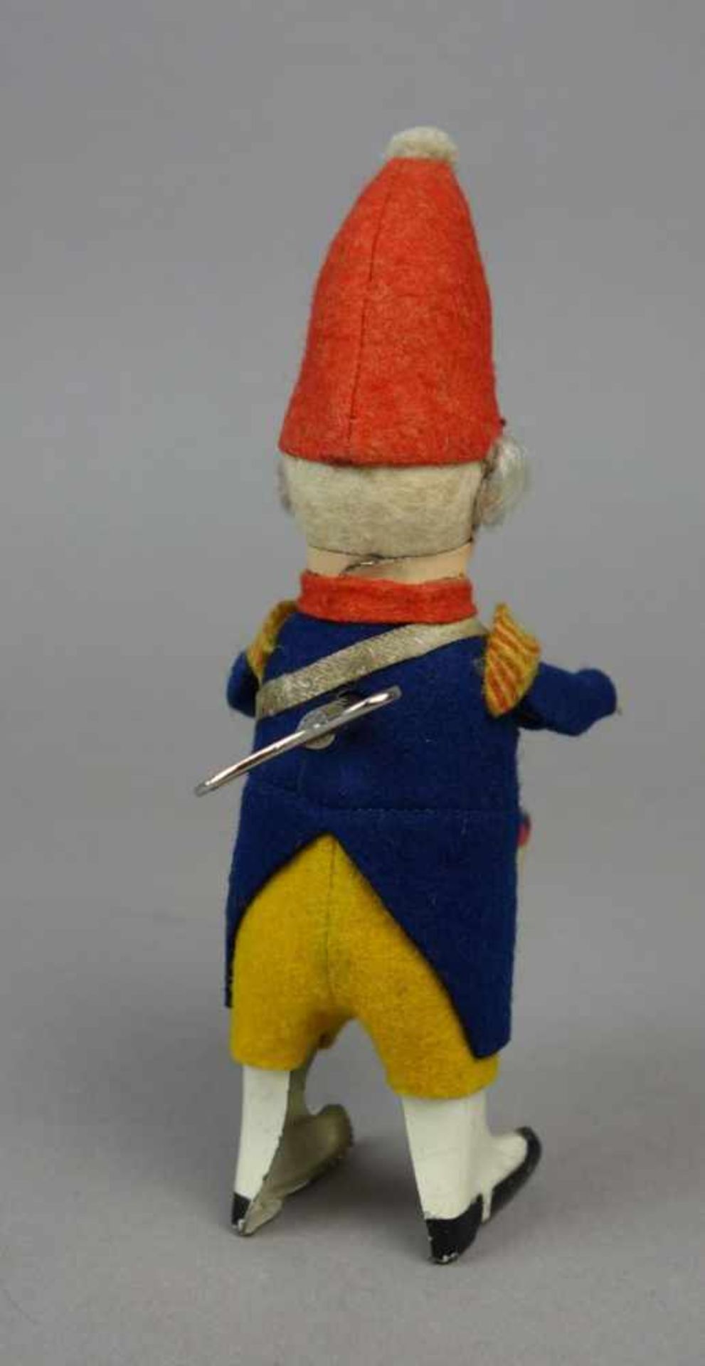 BLECHSPIELZEUG: SCHUCO TANZFIGUR "SOLDAT" / tin toy dancing figure, Blech und Filz, farbig - Bild 3 aus 5