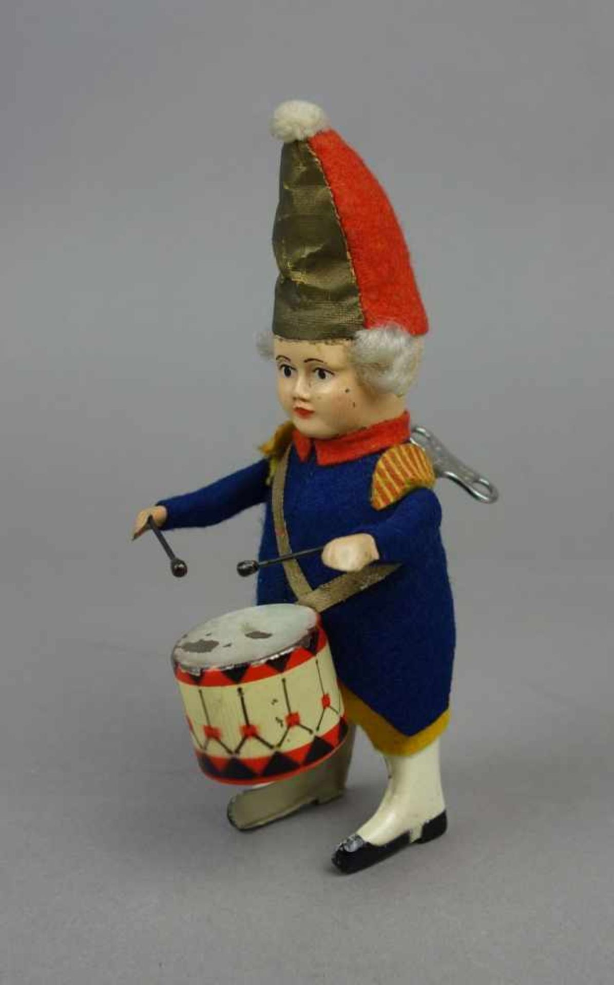 BLECHSPIELZEUG: SCHUCO TANZFIGUR "SOLDAT" / tin toy dancing figure, Blech und Filz, farbig