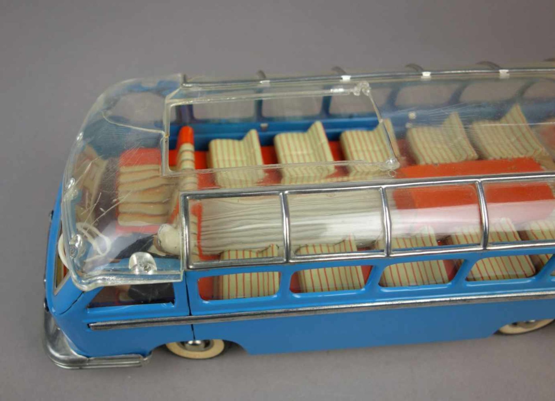 BLECHSPIELZEUG FAHRZEUG: SETRA REISEBUS / BUS / tin toy bus, um 1960, Blech und Plastik, farbig - Bild 2 aus 8