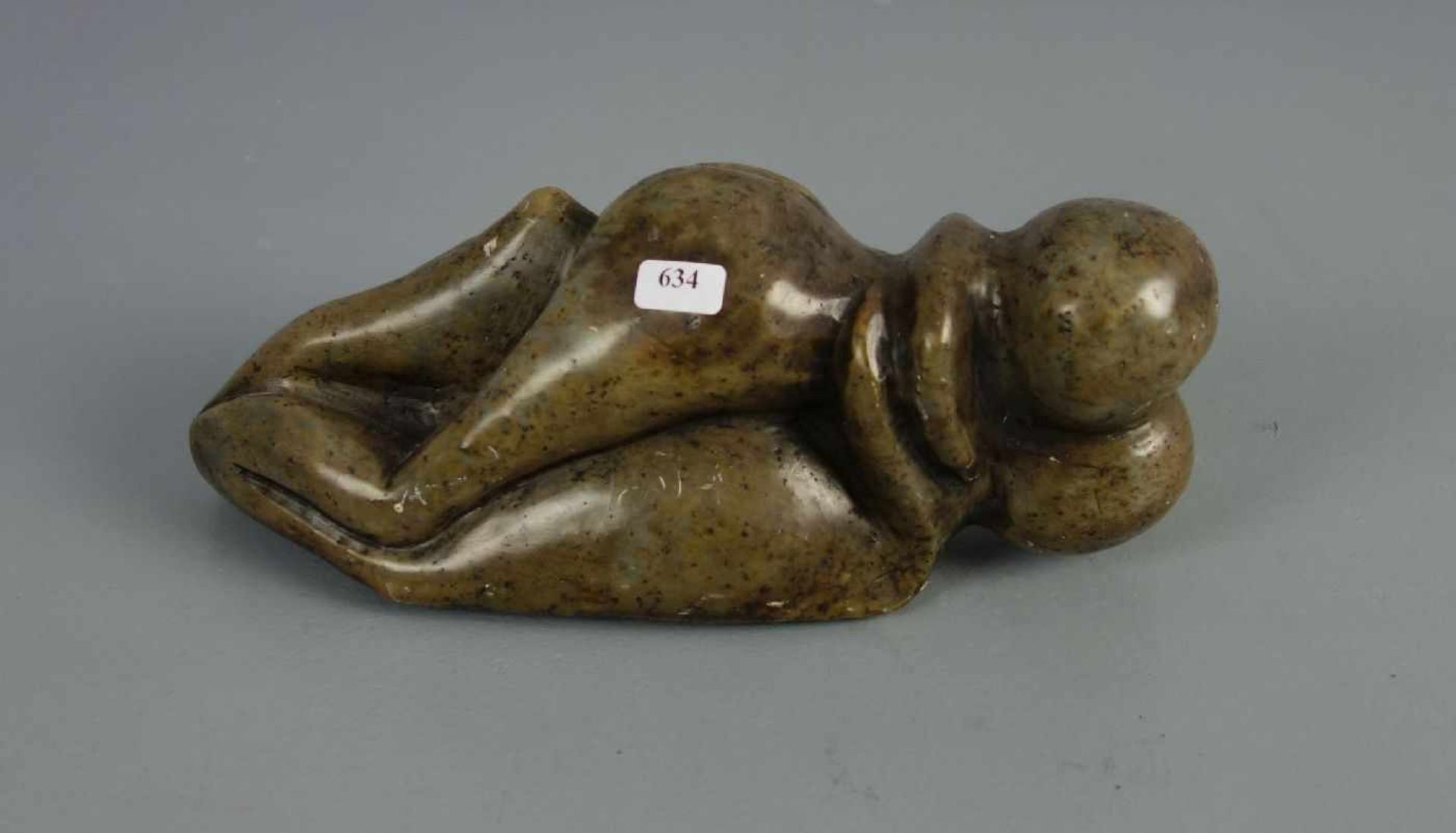 GRAMMAR (Bildhauer des 20./21. Jh.), Skulptur / sculpture: "Die Liebenden", Speckstein, unter dem