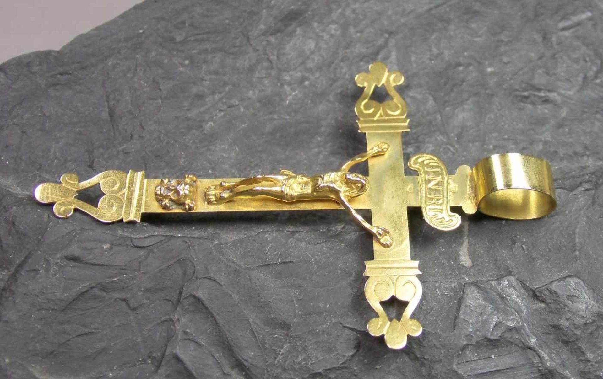 GROSSER KREUZANHÄNGER mit Corpus Christi, 750er Gelbgold (4 g), 19. Jh., zweimal unleserlich - Bild 2 aus 8