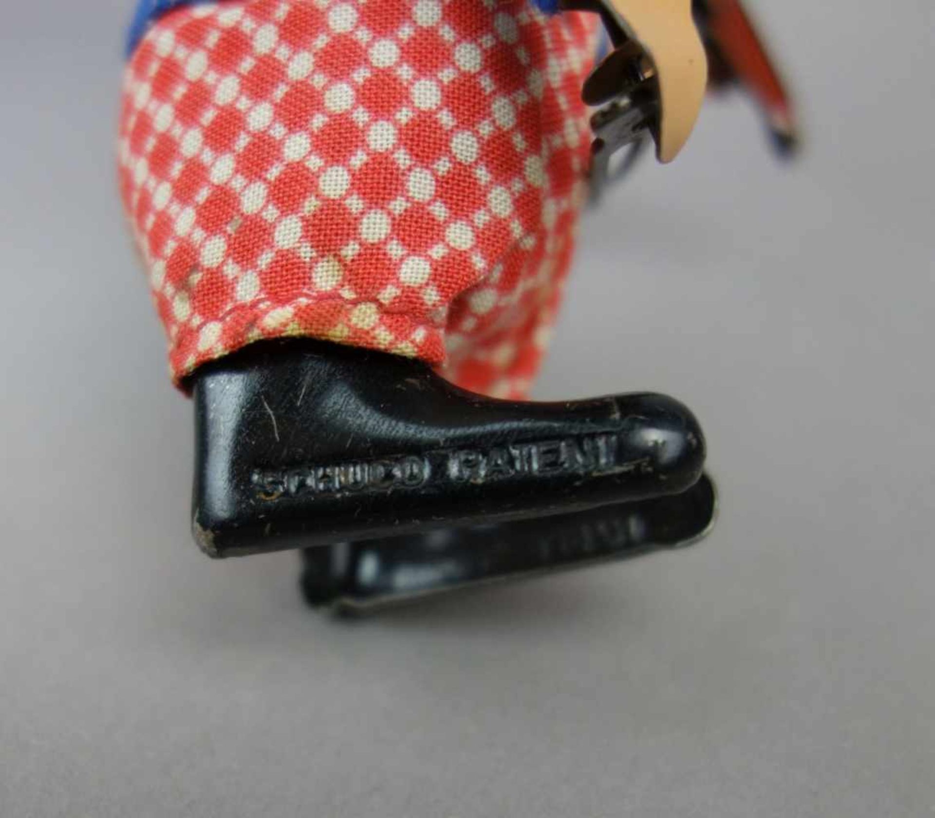 BLECHSPIELZEUG: Tanzfigur Clown mit Violine / tin toy - dancing figure, Mitte 20. Jh., polychrom - Bild 6 aus 6