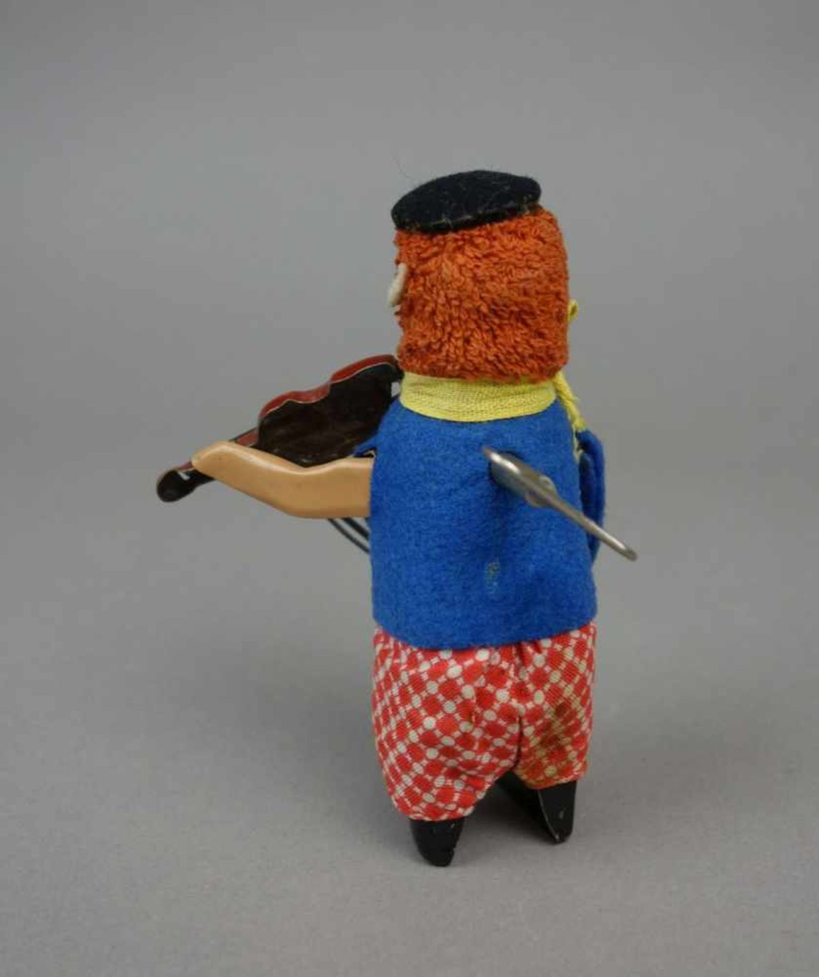 BLECHSPIELZEUG: Tanzfigur Clown mit Violine / tin toy - dancing figure, Mitte 20. Jh., polychrom - Bild 3 aus 6