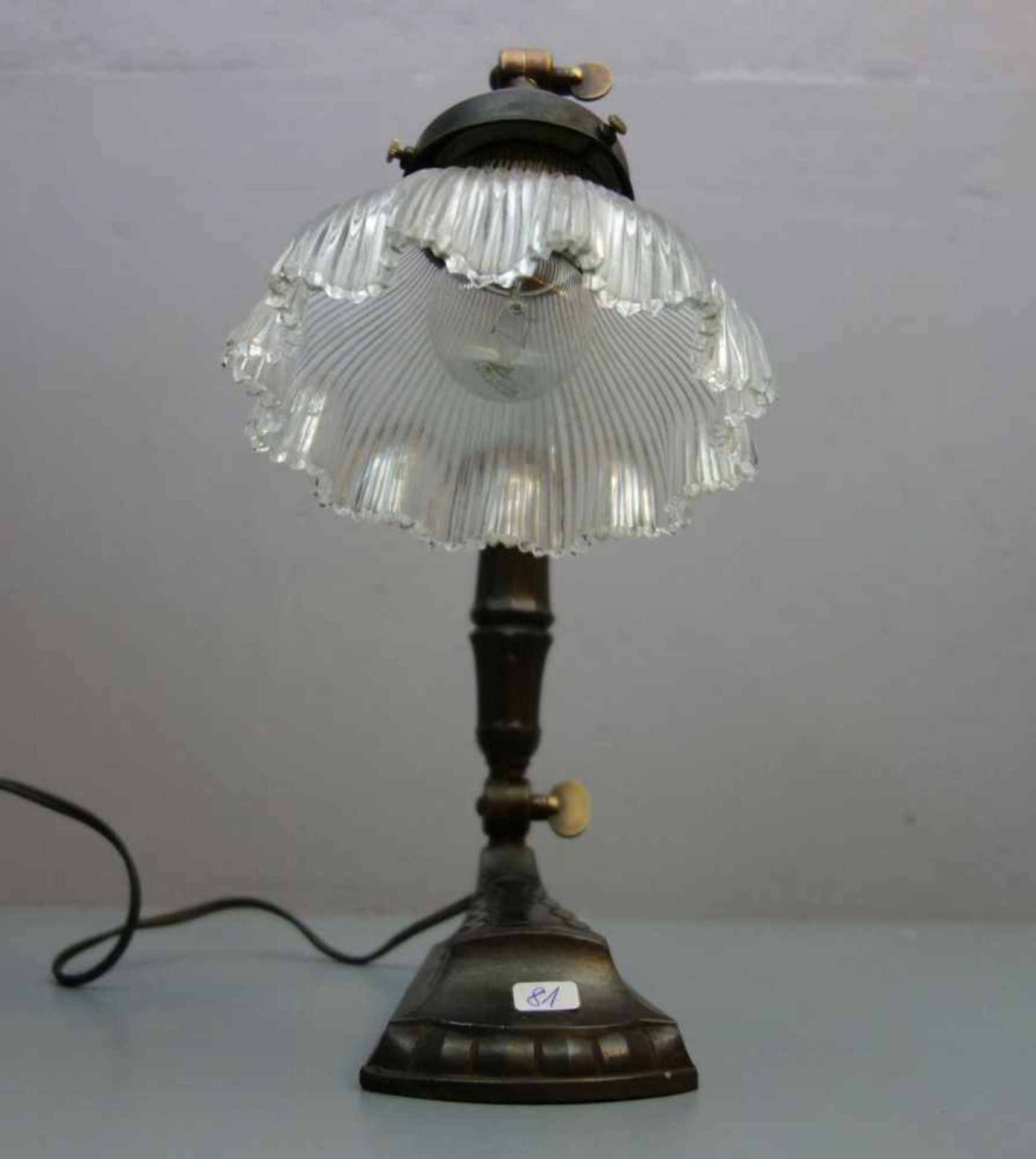 ART DÉCO - TISCHLAMPE / SCHREIBTISCHLAMPE / art déco desk lamp, um 1920. Profilierter und - Bild 3 aus 4