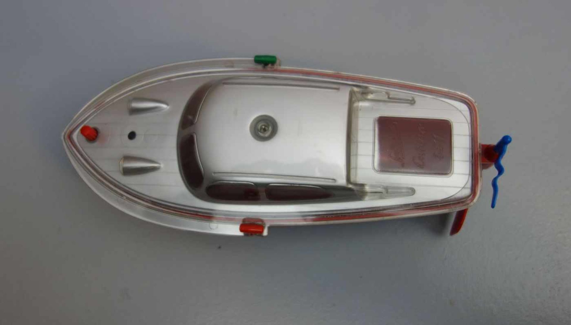 SPIELZEUG: SCHUCO ELEKTRO-CABINO / ELEKTROBOOT / toy boat, Mitte 20. Jh., Manufaktur Schuco. Auf dem - Bild 3 aus 3