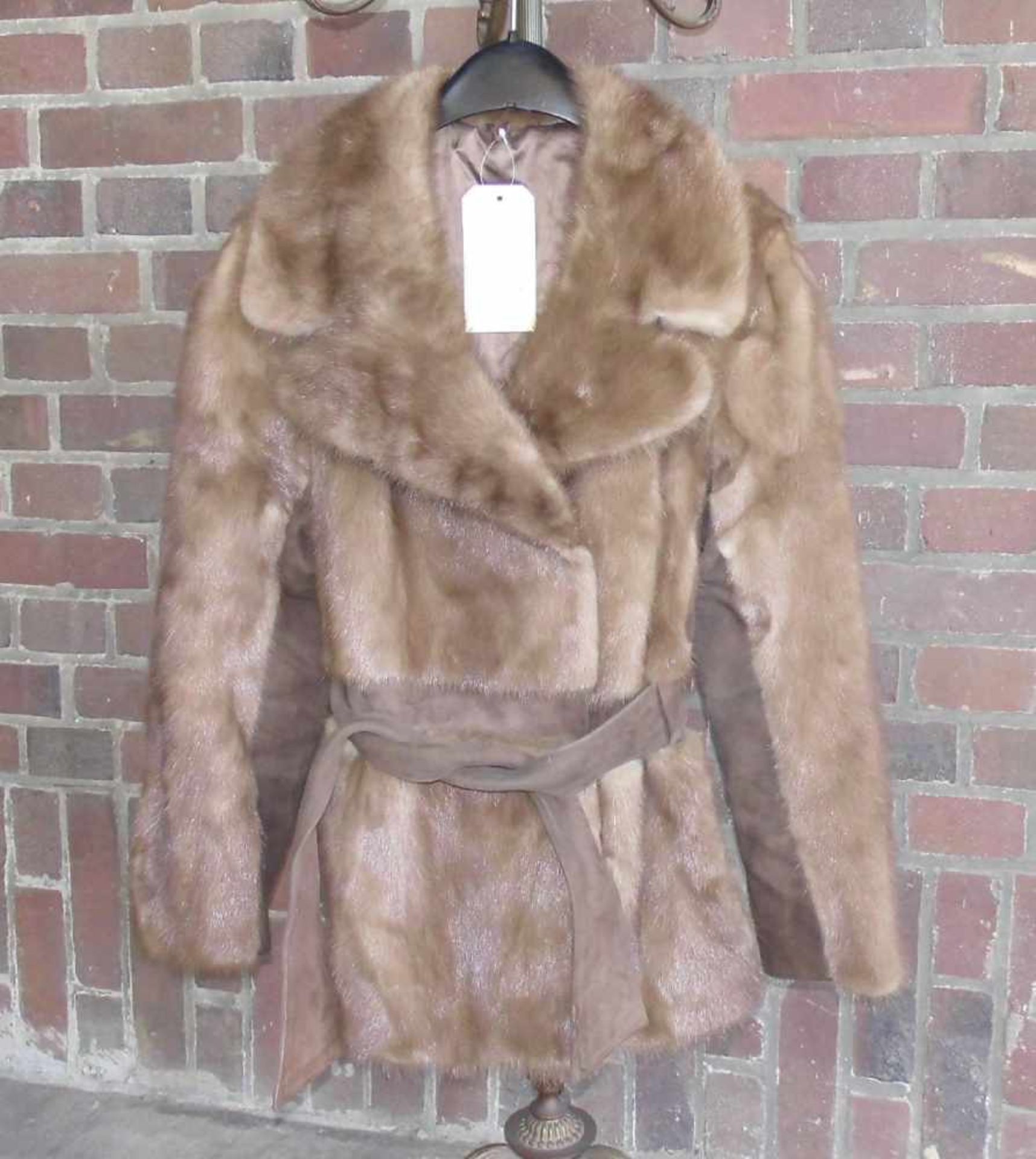 PELZ KURZMANTEL / TAILLIERTE NERZ - JACKE / fur coat, Größe 38 / 40 (M/L), hellbrauner Pelz mit
