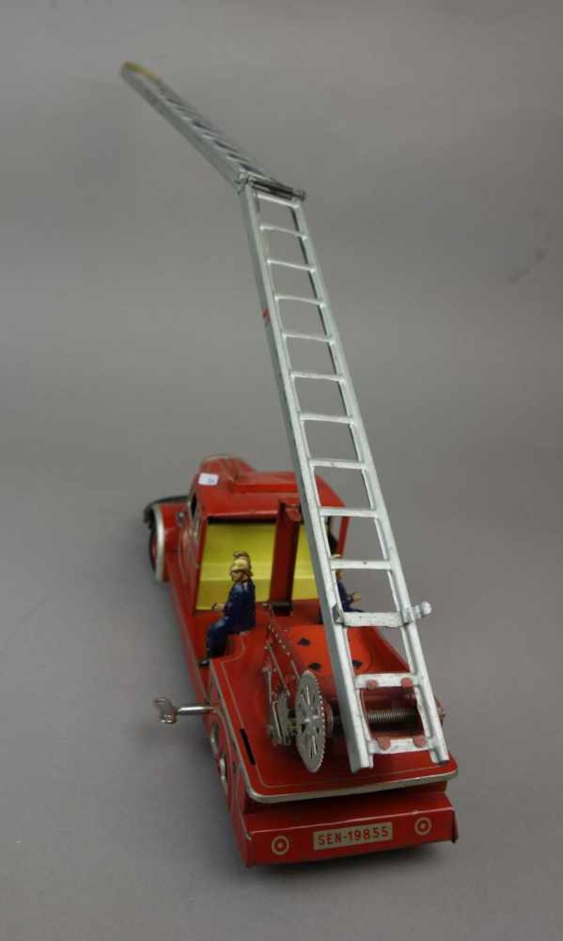 BLECHSPIELZEUG: FEUERWEHR LEITERWAGEN / tin toy fire brigade cart, um 1940, Manufaktur - Bild 6 aus 7