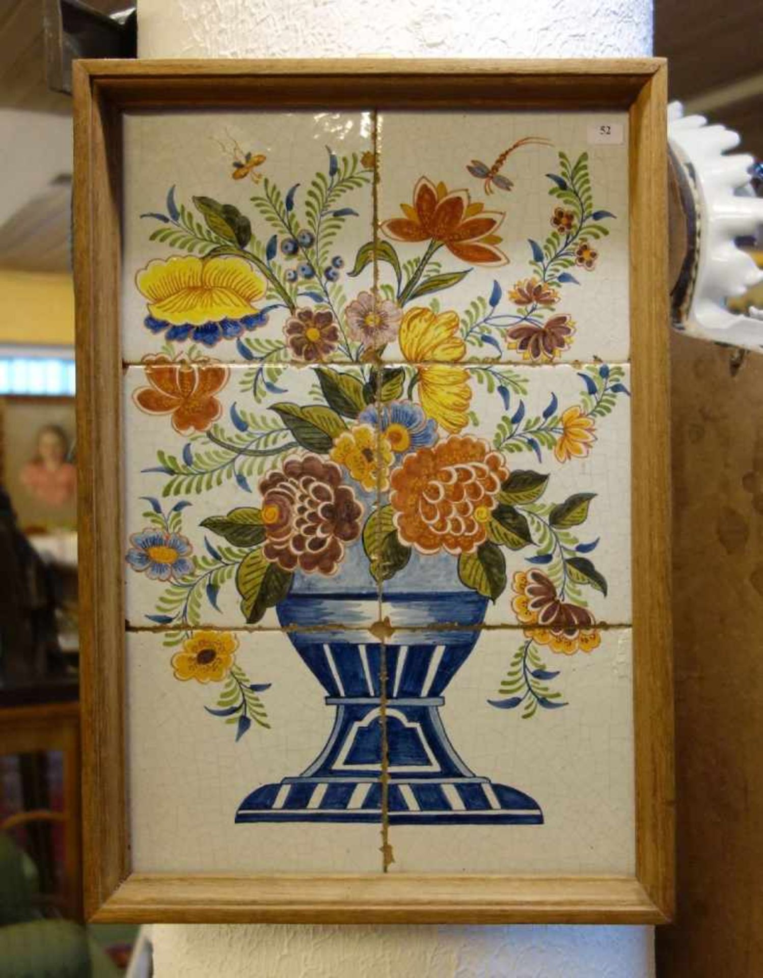 BIEDERMEIER - FLIESENBILD: Vasenmotiv mit Blumenstrauß und Insekten aus 6 Fliesen, Fayence, Mitte