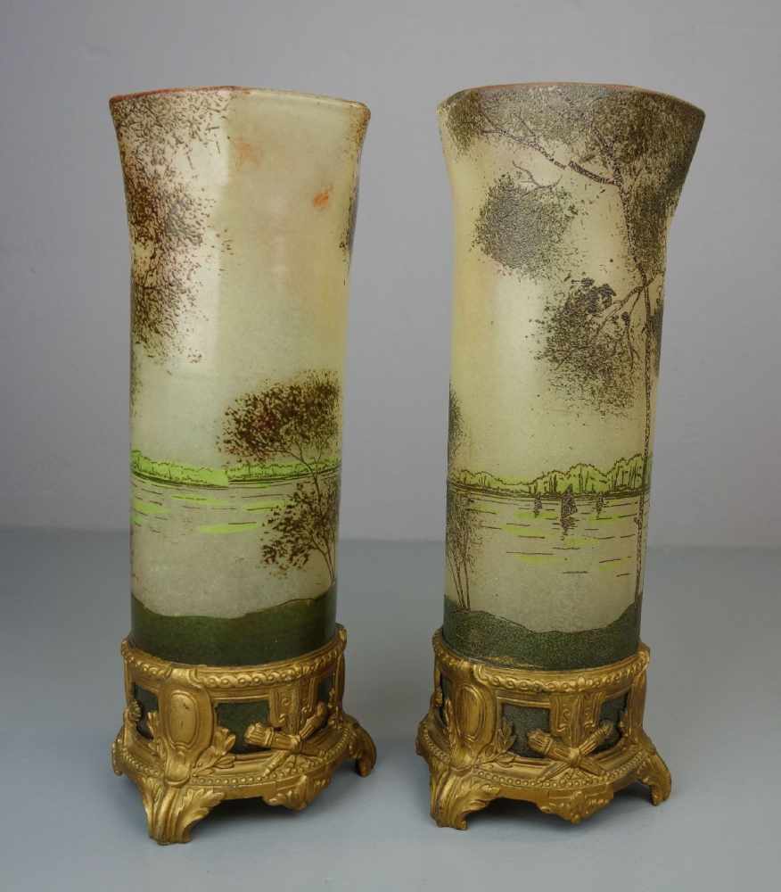 PAAR JUGENDSTILVASEN MIT LANDSCHAFTSMOTIV UND METALLMONTUREN / pair of art nouveau vases with - Bild 3 aus 6