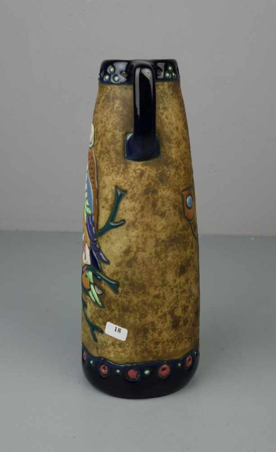 JUGENDSTIL KERAMIKVASE MIT EULENDEKOR / art nouveau vase, um 1900, Keramik (heller Scherben), - Image 2 of 6
