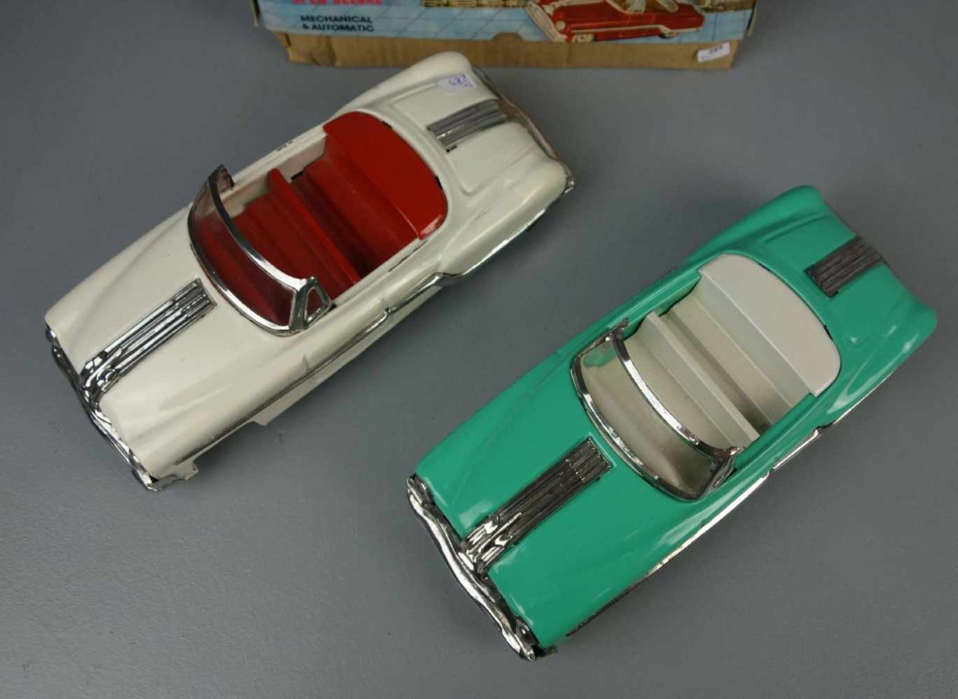 BLECHSPIELZEUG / FAHRZEUGE: 2 AUTOS - MINISTER - OPEN DELUXE / two tin toy cars, Mitte 20. Jh., - Bild 2 aus 7