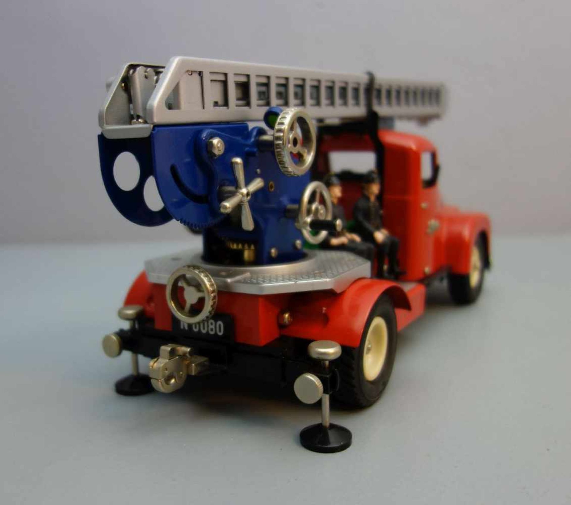 SCHUCO BLECHSPIELZEUG / FAHRZEUG: NEUAUFLAGE - Elektro-Construction-Feuerwehrauto 6080 / tin toy - Bild 5 aus 8