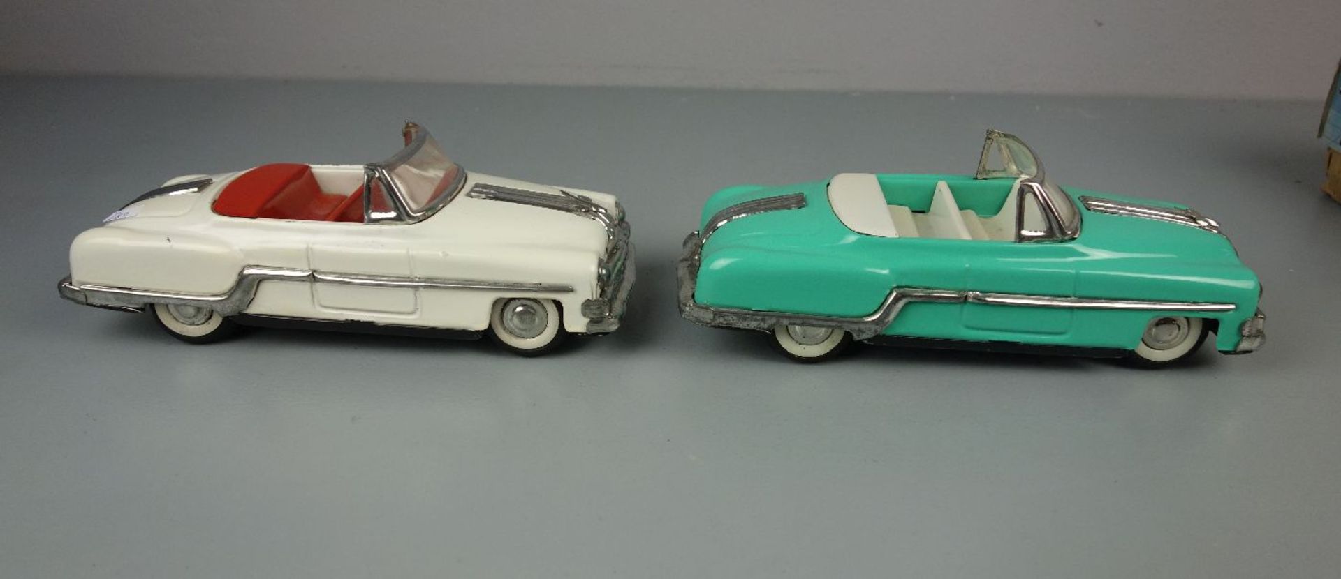 BLECHSPIELZEUG / FAHRZEUGE: 2 AUTOS - MINISTER - OPEN DELUXE / two tin toy cars, Mitte 20. Jh., - Bild 4 aus 7