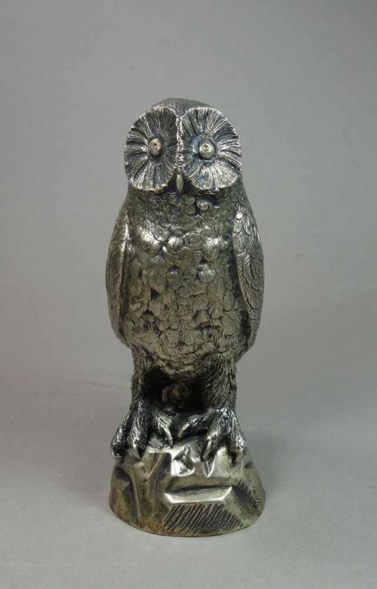 SILBERNE VOLLPLASTISCHE EULE / silver owl figure, 20. Jh., 830er Silber, 306 Gramm, deutsch. Gemarkt