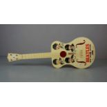 THE BEATLES MERCHANDISE / MEMORABILIA: SPIELZEUG - GITARRE, Kunststoff, Mitte 20. Jh., wohl 1960er