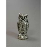 SILBERNE VOLLPLASTISCHE EULE MIT GEHEIMFACH / silver owl figure, 20. Jh., 800er Silber, 84 Gramm.