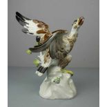 PORZELLANFIGUR "Adler / Fischadler", Manufaktur Meissen, unterglasurblaue Schwertermarke (1.