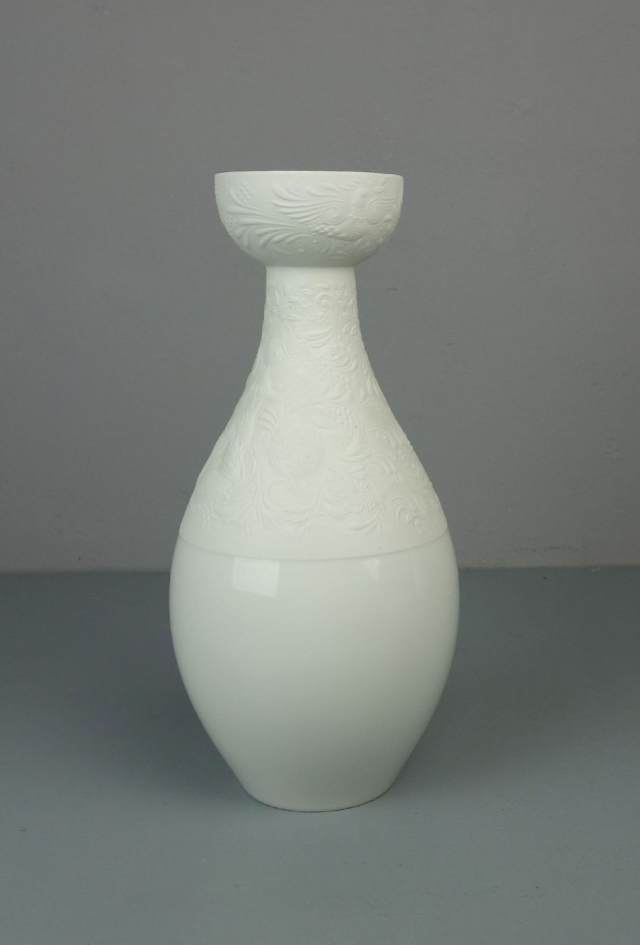 VASE, Weissporzellan, Manufaktur Rosenthal, Marke gültig ab 1957, Entwurf und Modell von Björn