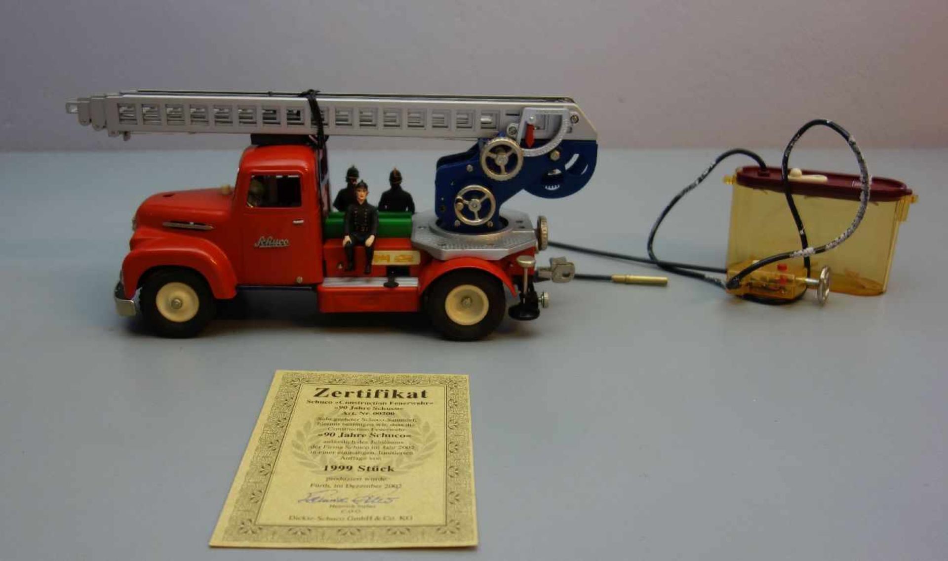 SCHUCO BLECHSPIELZEUG / FAHRZEUG: NEUAUFLAGE - Elektro-Construction-Feuerwehrauto 6080 / tin toy