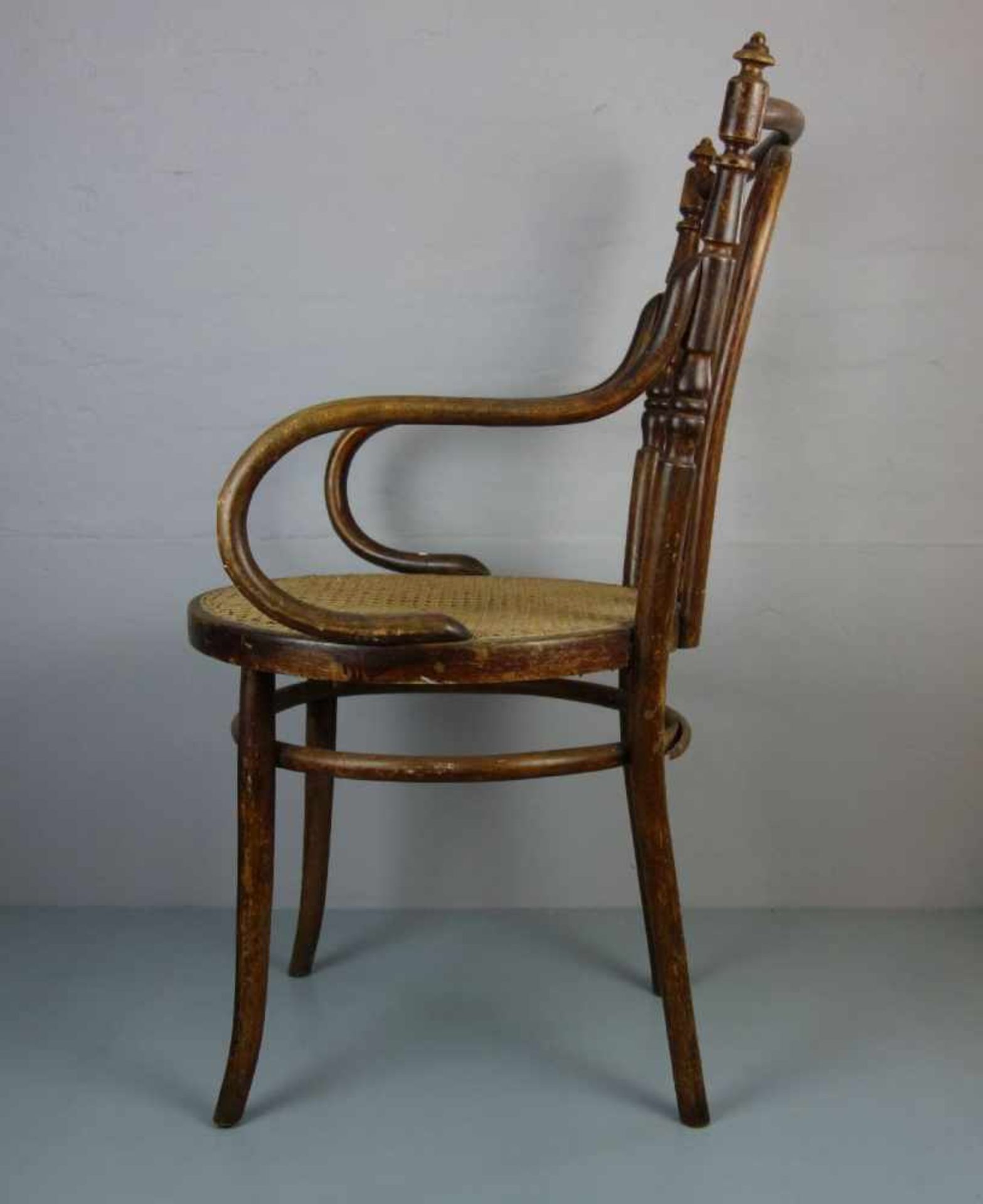 BUGHOLZSTUHL in der Art des Thonet-Stuhls Modell-Nr. 3065. Runde Sitzfläche mit Geflecht auf - Image 2 of 3