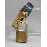 HERMES VINTAGE DAMEN-ARMBANDUHR "KELLY WATCH", mit originalem Hermes Lederarmband. Vergoldete Uhr