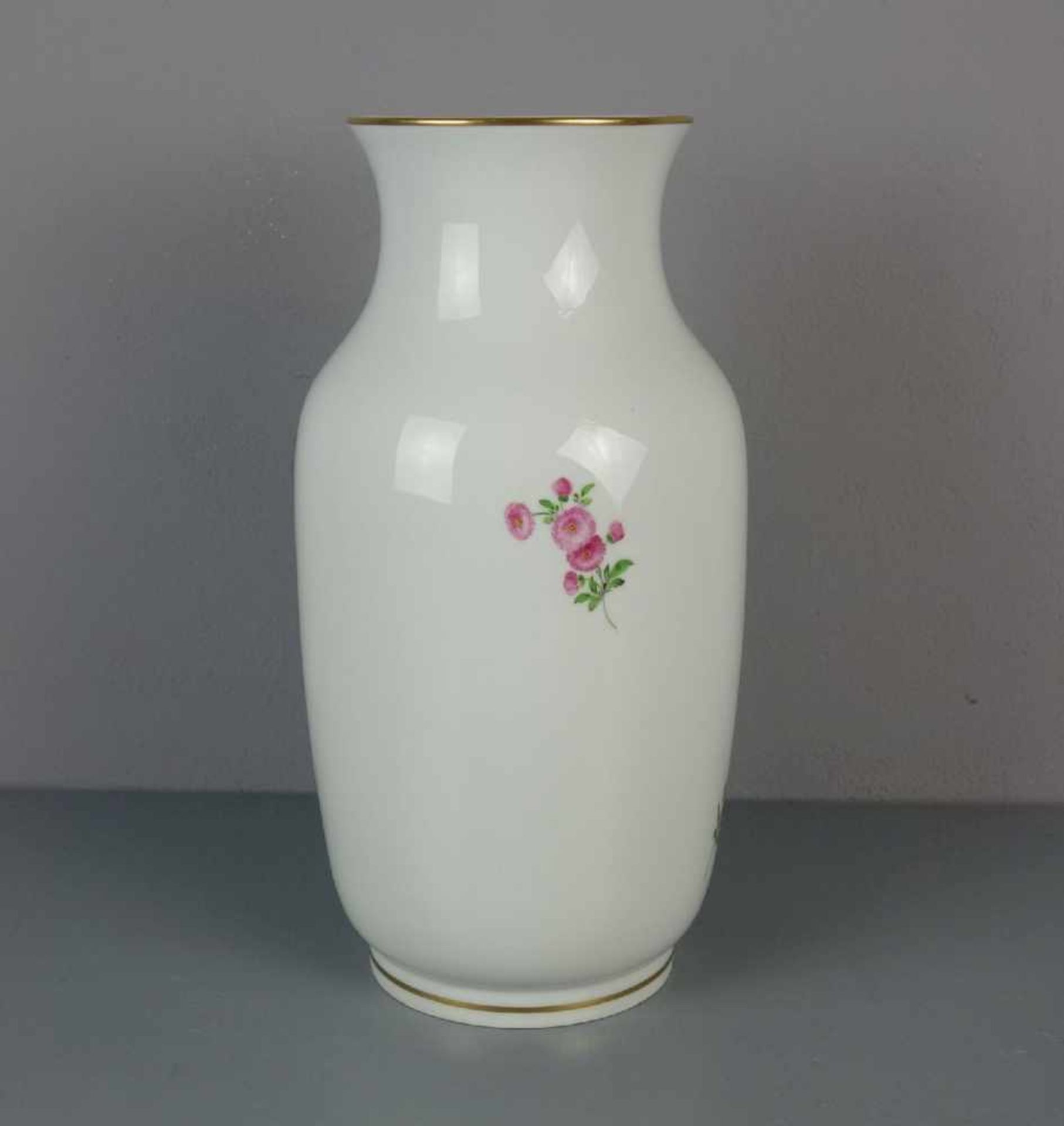 VASE / BODENVASE, Porzellan, Manufaktur Meissen, unterglasurblaue Schwertermarke, Marke seit 1934 ( - Image 3 of 5